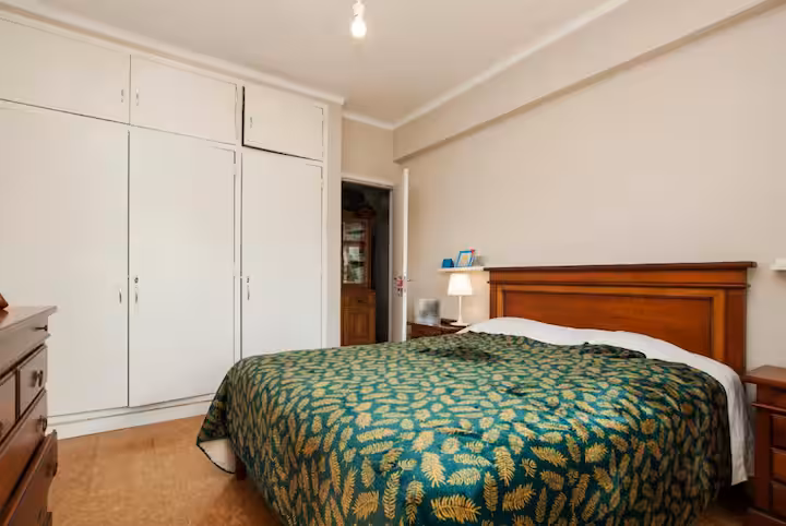 Quarto 2 com luz natural